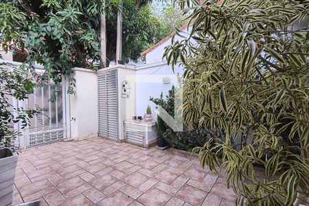 Casa à venda com 198m², 3 quartos e 1 vaga Casa à venda com 198m², 3 quartos e 1 vagaQuintal