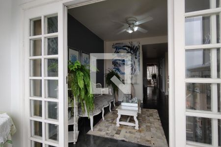 Casa à venda com 198m², 3 quartos e 1 vaga Casa à venda com 198m², 3 quartos e 1 vagaVaranda