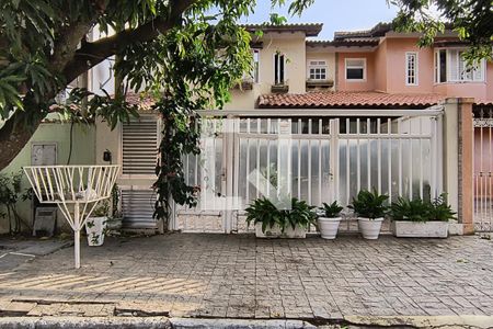 Casa à venda com 198m², 3 quartos e 1 vaga Casa à venda com 198m², 3 quartos e 1 vagaFachada