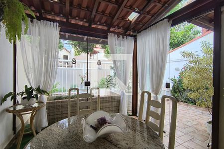 Casa à venda com 198m², 3 quartos e 1 vaga Casa à venda com 198m², 3 quartos e 1 vagaÁrea Externa