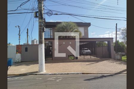 Casa à venda com 170m², 3 quartos e 2 vagasFachada