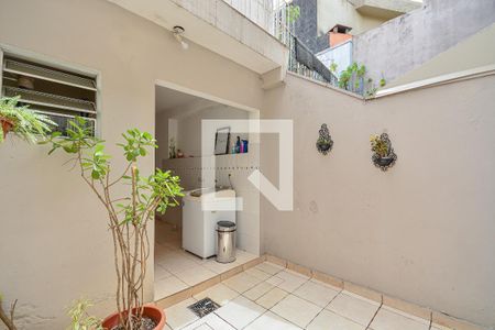Casa à venda com 120m², 2 quartos e 1 vaga Casa à venda com 120m², 2 quartos e 1 vagaQuintal