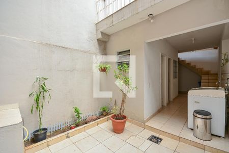 Casa à venda com 120m², 2 quartos e 1 vaga Casa à venda com 120m², 2 quartos e 1 vagaQuintal
