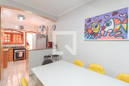 Casa à venda com 109m², 4 quartos e 5 vagas Casa à venda com 109m², 4 quartos e 5 vagasSala