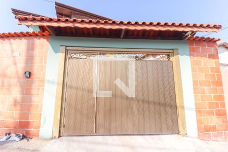 Casa à venda com 109m², 4 quartos e 5 vagas Casa à venda com 109m², 4 quartos e 5 vagasFachadaPlaca