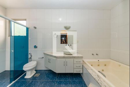 Casa à venda com 360m², 4 quartos e 4 vagasBanheiro da Suíte