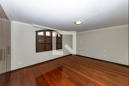 Casa à venda com 360m², 4 quartos e 4 vagasSuíte