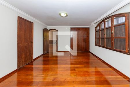 Casa à venda com 360m², 4 quartos e 4 vagasSuíte