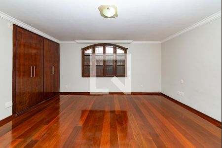 Casa à venda com 360m², 4 quartos e 4 vagasSuíte