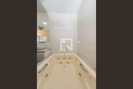 Casa à venda com 360m², 4 quartos e 4 vagasBanheiro da Suíte