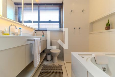 Apartamento à venda com 312m², 4 quartos e 4 vagasBanheiro 1 da Suíte 2