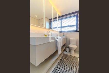 Apartamento à venda com 312m², 4 quartos e 4 vagasBanheiro 1 da Suíte 2