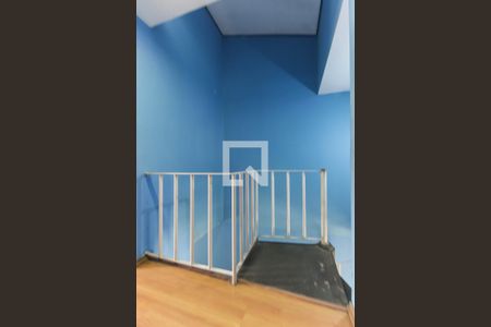 Casa de condomínio à venda com 100m², 2 quartos e 2 vagasEscada