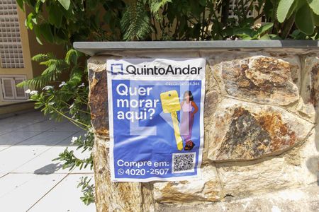 Casa de condomínio à venda com 100m², 2 quartos e 2 vagasFachada + Placa