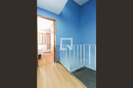 Casa de condomínio à venda com 100m², 2 quartos e 2 vagasEscada