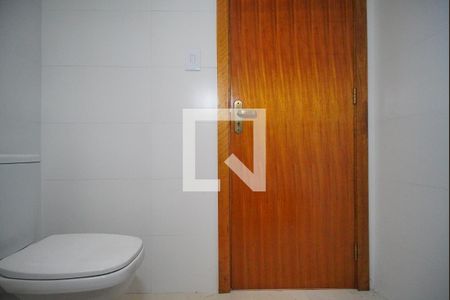 Casa de condomínio para alugar com 54m², 2 quartos e 1 vaga Casa de condomínio para alugar com 54m², 2 quartos e 1 vagaBanheiro