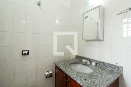 Casa à venda com 230m², 3 quartos e 4 vagasBanheiro da Suíte 2