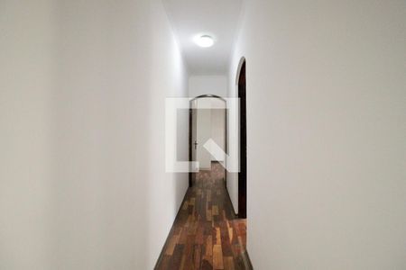 Casa à venda com 230m², 3 quartos e 4 vagasCorredor