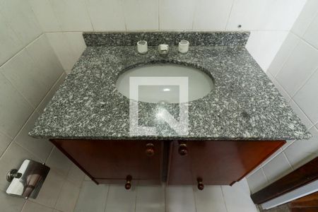 Casa à venda com 230m², 3 quartos e 4 vagasBanheiro da Suíte 2