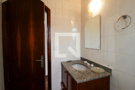 Casa à venda com 230m², 3 quartos e 4 vagasBanheiro da Suíte 1