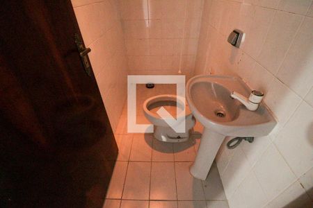 Casa à venda com 230m², 3 quartos e 4 vagasBanheiro de Serviço