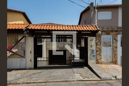 Casa à venda com 150m², 3 quartos e 2 vagas Casa à venda com 150m², 3 quartos e 2 vagasFachada