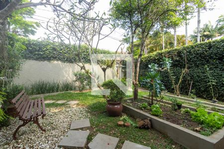 Casa para alugar com 300m², 4 quartos e 6 vagasQuintal