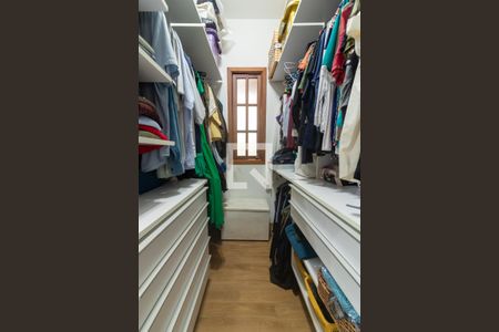 Casa para alugar com 300m², 4 quartos e 6 vagasCloset da suíte