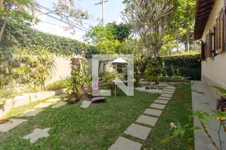 Casa para alugar com 300m², 4 quartos e 6 vagasQuintal