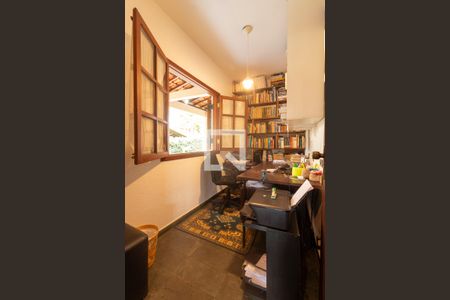 Casa para alugar com 300m², 4 quartos e 6 vagasEscritório