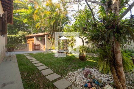 Casa para alugar com 300m², 4 quartos e 6 vagasQuintal