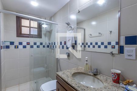 Casa de condomínio à venda com 350m², 4 quartos e 6 vagas Casa de condomínio à venda com 350m², 4 quartos e 6 vagasBanheiro 2