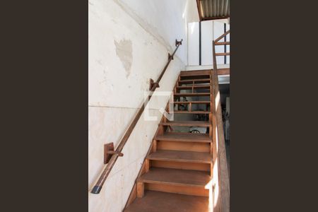 Casa à venda com 450m², 4 quartos e 6 vagasTerraço - Escada