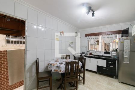 Casa à venda com 175m², 3 quartos e 2 vagas Casa à venda com 175m², 3 quartos e 2 vagasCozinha
