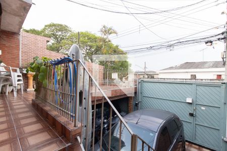 Casa à venda com 175m², 3 quartos e 2 vagas Casa à venda com 175m², 3 quartos e 2 vagasEscada