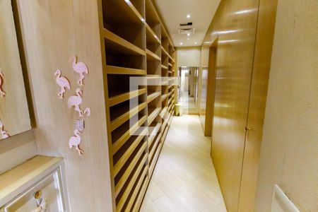 Casa à venda com 800m², 3 quartos e 6 vagas Casa à venda com 800m², 3 quartos e 6 vagasCloset da suíte 1