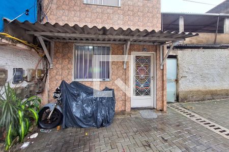 Casa à venda com 80m², 2 quartos e 1 vaga Casa à venda com 80m², 2 quartos e 1 vagaFachada