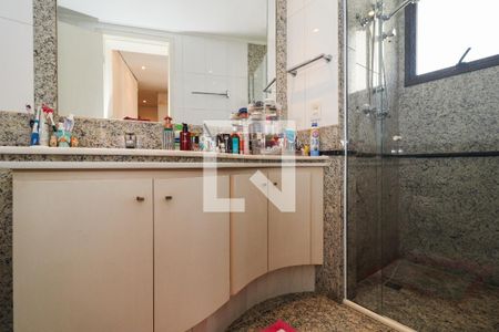 Apartamento à venda com 225m², 4 quartos e 4 vagasBanheiro da Suíte 3