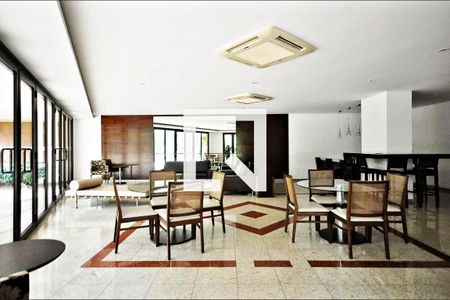 Apartamento à venda com 225m², 4 quartos e 4 vagasÁrea comum - Salão de festas