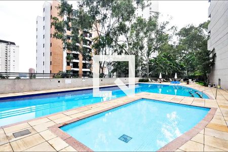 Apartamento à venda com 225m², 4 quartos e 4 vagasÁrea comum - Piscina