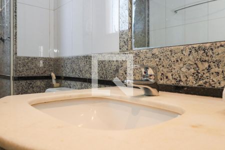 Apartamento à venda com 225m², 4 quartos e 4 vagasBanheiro da Suíte 2