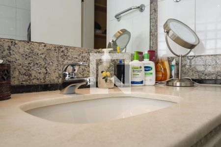 Apartamento à venda com 225m², 4 quartos e 4 vagasBanheiro da Suíte 1