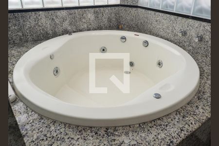 Apartamento à venda com 225m², 4 quartos e 4 vagasBanheiro da Suíte 1