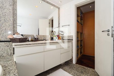 Apartamento à venda com 225m², 4 quartos e 4 vagasBanheiro da Suíte 1