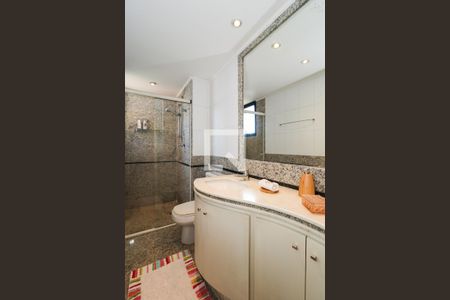 Apartamento à venda com 225m², 4 quartos e 4 vagasBanheiro da Suíte 2