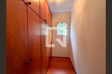 Casa à venda com 250m², 2 quartos e 3 vagasCloset da suíte