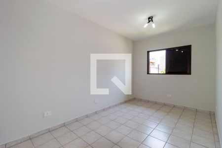 Casa à venda com 238m², 4 quartos e 3 vagas Casa à venda com 238m², 4 quartos e 3 vagasEdícula - Quarto 2