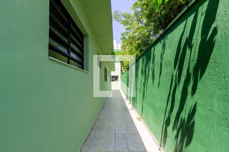 Casa à venda com 238m², 4 quartos e 3 vagas Casa à venda com 238m², 4 quartos e 3 vagasCorredor