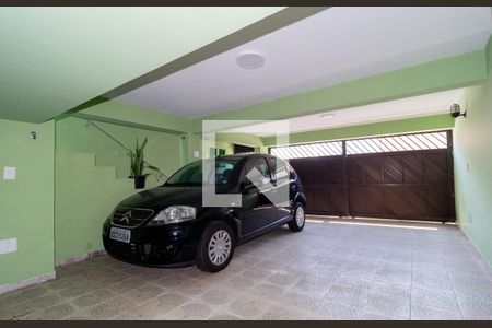 Casa à venda com 238m², 4 quartos e 3 vagas Casa à venda com 238m², 4 quartos e 3 vagasGaragem