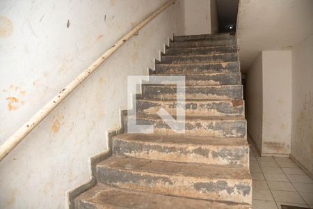 Apartamento para alugar com 47m², 2 quartos e 1 vagaEscada do prédio